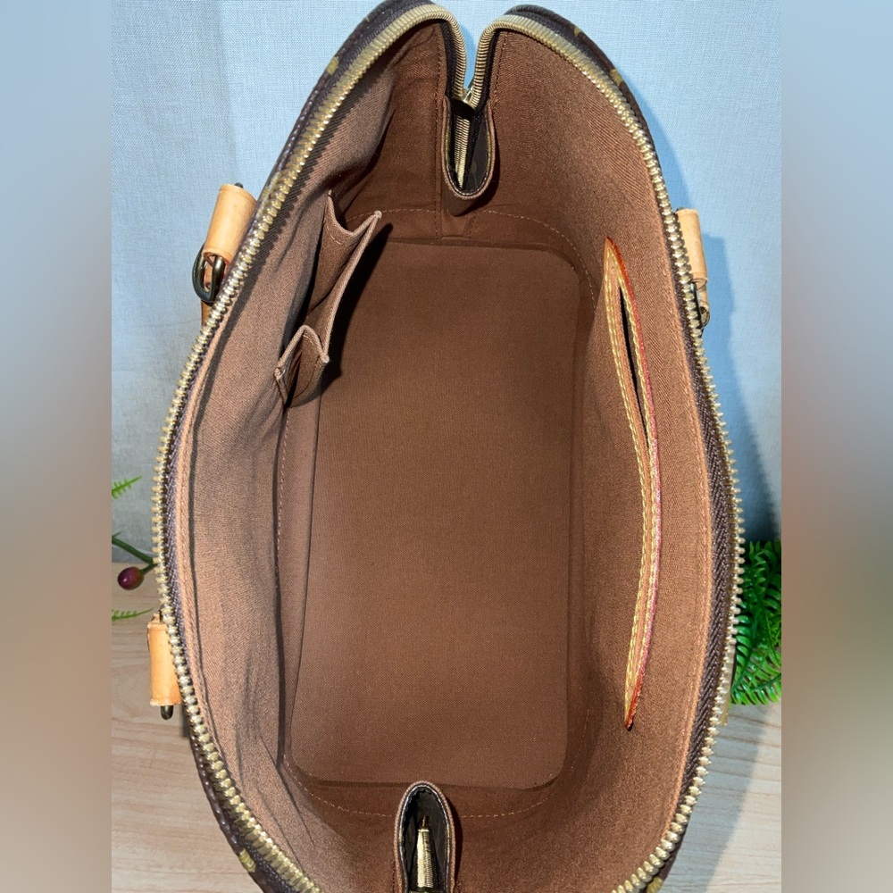 LOUIS VUITTON ✅ALMA PM HANDBAG
LAST 1 - Picture 2 of 8